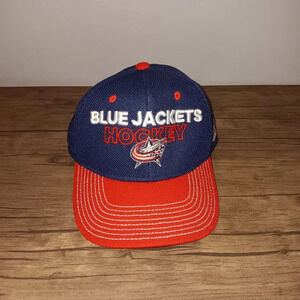 Men's Adidas hat blue and red size L/XL snap back blue jackets hockey